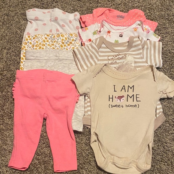 Baby Girl Bundle Newborn 8 piece - Picture 2 of 4